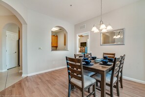 Dining - Stylish and Accessible in Vista Cay With Lake View - 3bd/2ba Condo 3vc114 (Orlando)