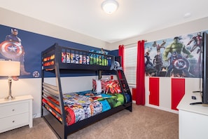 7 chambres, décoration personnalisée, ameublement personnalisé, bureau