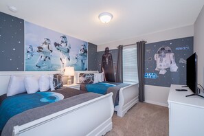 House (Multiple Bedrooms) | 7 bedrooms, individually decorated, individually furnished, desk