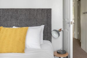 2 bedrooms, iron/ironing board, free WiFi, bed sheets - Stunning 2BR Flat Near Burgess Park W/garden (London)