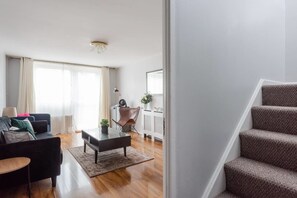 TV - Stunning 2BR Flat Near Burgess Park W/garden (London)