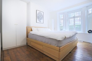 Leilighet (1 Bedroom) | 1 soverom, strykejern/-brett, wi-fi (inkludert) og sengetøy