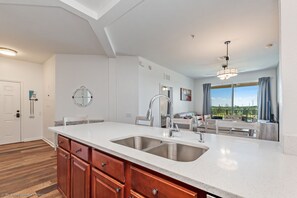 Fridge, oven, stovetop, dishwasher - Enjoy Peaceful Lake View! Newly Decorated in Vista Cay - 3br/2b #3408 (Orlando)