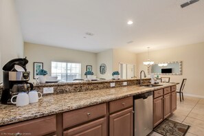 Villa (4 Bedrooms) | Private kitchen