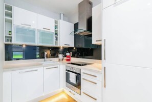 Fridge, oven, stovetop, dishwasher - Modern 2BR Home in Dalston W/balcony, Fits 4 (London)