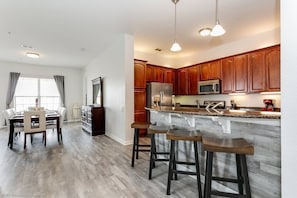 Fridge, oven, stovetop, dishwasher