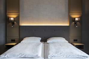 Comfort Room (Doppelzimmer) | Desk, laptop workspace, blackout curtains, free WiFi - Michel Hotel Karoli Waldkirchen (Waldkirchen)