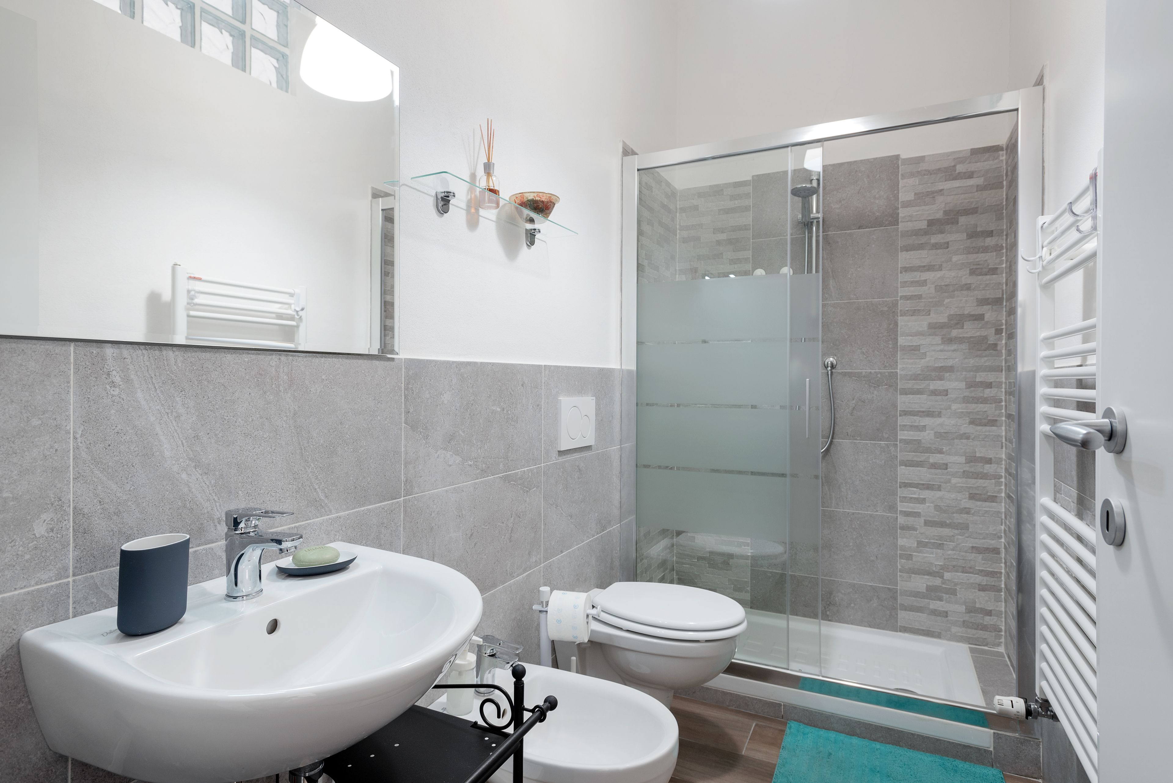 Apartment, 3 Bedrooms | Bathroom | Shower, rainfall showerhead, hair dryer, bidet