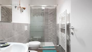 Apartment, 3 Schlafzimmer | Badezimmer | Dusche, Regendusche, Haartrockner, Bidet