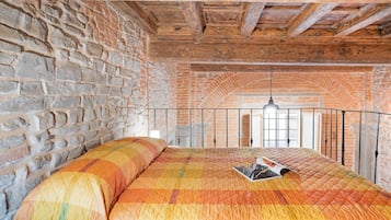 Duplex | Iron/ironing board, free WiFi, bed sheets