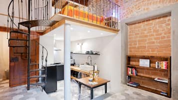 Duplex | Cozinha americana privada | Geladeira, micro-ondas, cooktop, chaleira elétrica