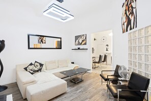 Apartment, 2 Schlafzimmer | Wohnzimmer | Flachbildfernseher