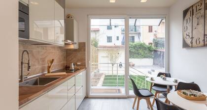 Carla's Rooms with Private Bathroom & Shared Kitchen