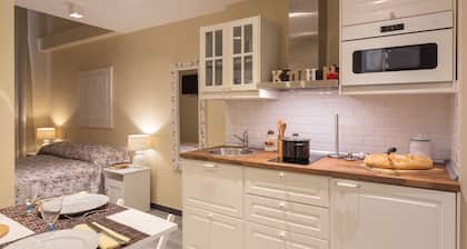 Carla's Rooms with Private Bathroom & Kitchen