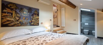 Carla's Rooms with Private Bathroom & Kitchen