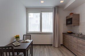 Studio (Dante) | In-room dining