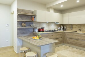 Fridge, oven, stovetop, dishwasher