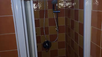 Dusche, Haartrockner, HandtĂŒcher, Seife