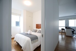 Apartment, 2 Schlafzimmer | 2 Schlafzimmer, Schreibtisch, kostenloses WLAN, Bettwäsche