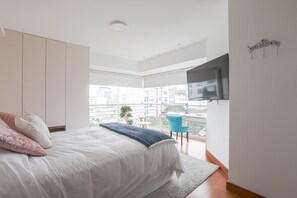 2 Schlafzimmer, Schreibtisch, Verdunkelungsvorhänge, kostenloses WLAN