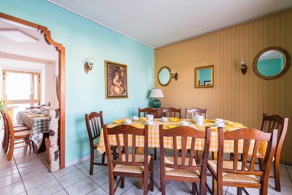 Free daily local cuisine breakfast