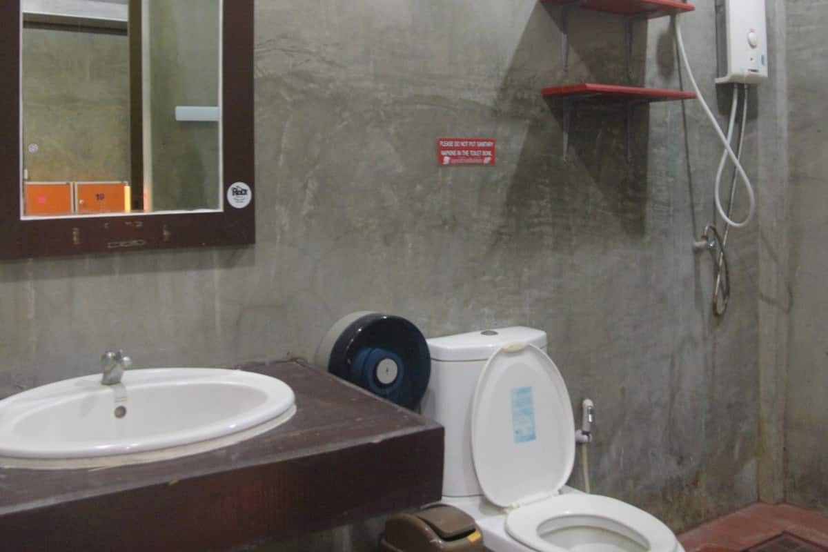 Duş, ücretsiz banyo/kozmetik ürünleri, havlu, sabun