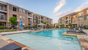A swimming pool with lounge chairs and umbrellas, surrounded by multi-story buildings with balconies. - ✪ Hidden Valley ✪ FREE Parking, Pool & Gym! (Ooltewah)