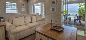 TV - Radwood Beach Villa No. 1 (Holetown)