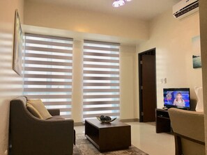 TV - BGC One Uptown 1 Bedroom Corner Unit 16th floor with City View (Taguig)