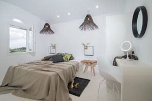 4 Schlafzimmer, Schreibtisch, schallisolierte Zimmer