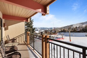 Property grounds - Stonebridge Condominiums 621 2 Bdrm Den 3 BA Slopeside Unit Steps to Base Village (Snowmass Village)