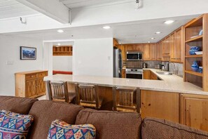 Interior - Perfect Location, Stonebridge Condos #932, 2 Bdrm Den 3 BA (Snowmass Village)