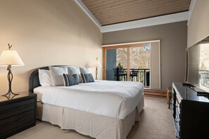 1 bedroom, iron/ironing board, WiFi - 1 Bdrm and Loft 2 BA, W/D Stonebridge Condos 824 Great Location (Snowmass Village)