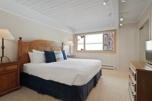 2 bedrooms, iron/ironing board, travel cot, WiFi