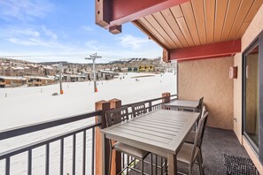 Outdoor dining - Direct Ski-in/ski-out 4 Bedroom Stonebridge Condo with 2 fireplaces (Snowmass Village)