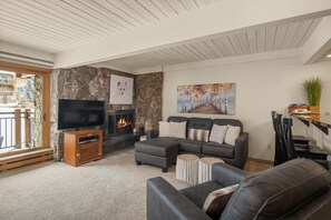 Fireplace, DVD player, books, video library - Deluxe1 Bdrm Stonebridge Condo 817, Steps to the slopes & Base Village (Snowmass Village)