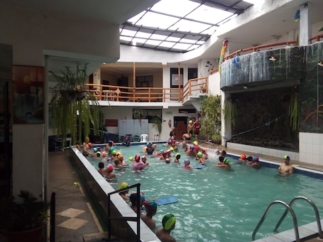 Indoor pool. Hostal La Rueda