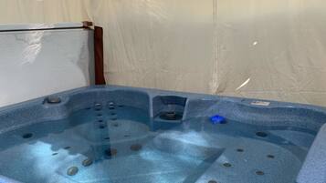 Bain à remous extérieur