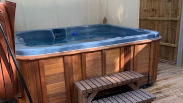 Bain à remous extérieur