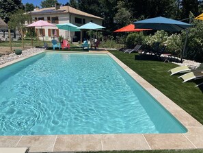 Seasonal outdoor pool, open 10:00 AM to 8:00 PM, pool umbrellas - La Forestière (Monclar-de-Quercy)