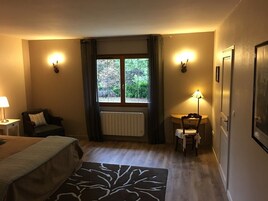 Suíte conforto (Hirondelle) | 1 quarto, roupas de cama premium, individualmente decorados