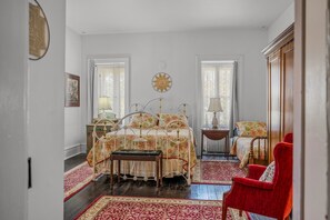 5 bedrooms, free WiFi, bed sheets