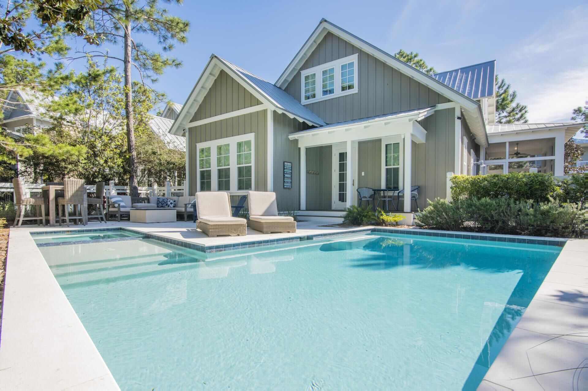 Fall Availability! "Come and Beach It" Private Pool! 4 Adult Bikes! Crossing District!