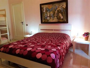 2 bedrooms, iron/ironing board, WiFi, bed sheets - Nonna Rita apartment (Roma)