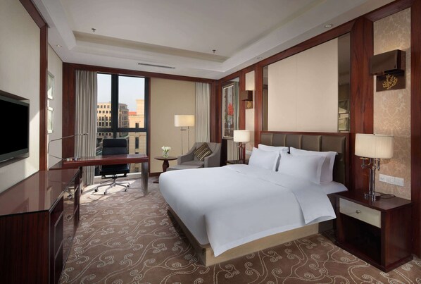 Deluxe Room, 1 King Bed, Smoking