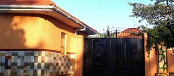 La Rock Inn - Jinja City