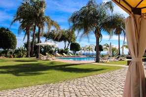 Outdoor pool - Beautiful Restored Algarve Typical Farmhouse, With Private Pool And Sea Views (Loulé)