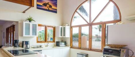 Micro-ondes, four, plaque de cuisson, lave-vaisselle