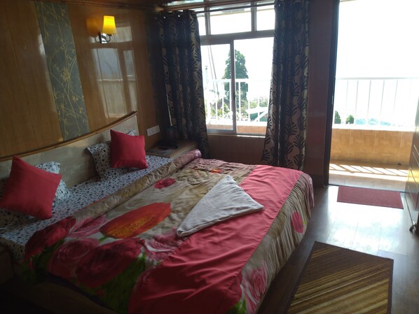 26 bedrooms, WiFi - Amazing Mountain view , Location and Family friendly. (Darjeeling)