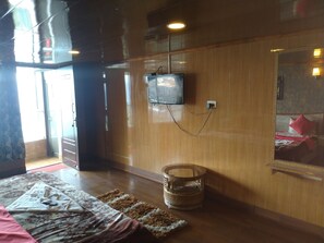 26 bedrooms, WiFi - Amazing Mountain view , Location and Family friendly. (Darjeeling)